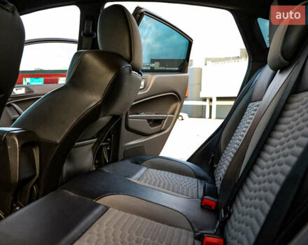 Серый Форд Фиеста, объемом двигателя 1.6 л и пробегом 85 тыс. км за 12500 $, фото 33 на Automoto.ua