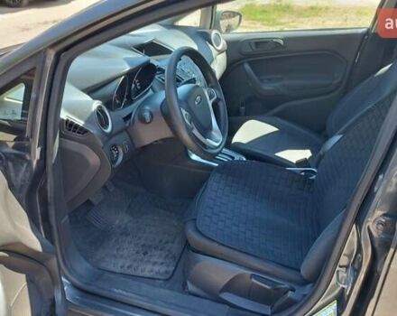 Серый Форд Фиеста, объемом двигателя 1.6 л и пробегом 85 тыс. км за 8500 $, фото 2 на Automoto.ua