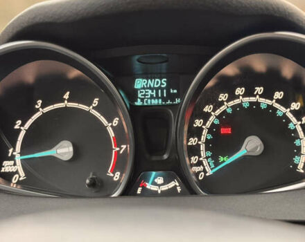 Сірий Форд Фієста, об'ємом двигуна 1.6 л та пробігом 124 тис. км за 9200 $, фото 18 на Automoto.ua