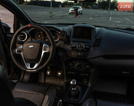 Серый Форд Фиеста, объемом двигателя 1.6 л и пробегом 85 тыс. км за 12500 $, фото 38 на Automoto.ua