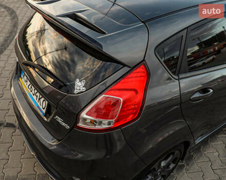 Серый Форд Фиеста, объемом двигателя 1.6 л и пробегом 85 тыс. км за 12500 $, фото 65 на Automoto.ua