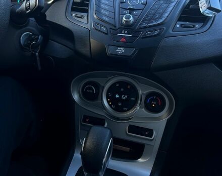 Серый Форд Фиеста, объемом двигателя 1.6 л и пробегом 157 тыс. км за 8900 $, фото 4 на Automoto.ua