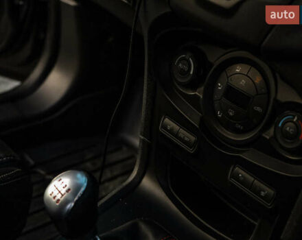 Серый Форд Фиеста, объемом двигателя 1.6 л и пробегом 85 тыс. км за 12500 $, фото 42 на Automoto.ua