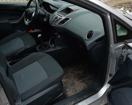Серый Форд Фиеста, объемом двигателя 1.6 л и пробегом 170 тыс. км за 5700 $, фото 6 на Automoto.ua