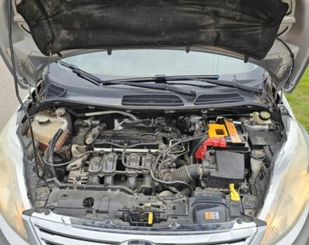 Сірий Форд Фієста, об'ємом двигуна 1.6 л та пробігом 131 тис. км за 4800 $, фото 22 на Automoto.ua