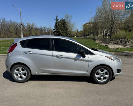 Сірий Форд Фієста, об'ємом двигуна 1 л та пробігом 220 тис. км за 6500 $, фото 3 на Automoto.ua