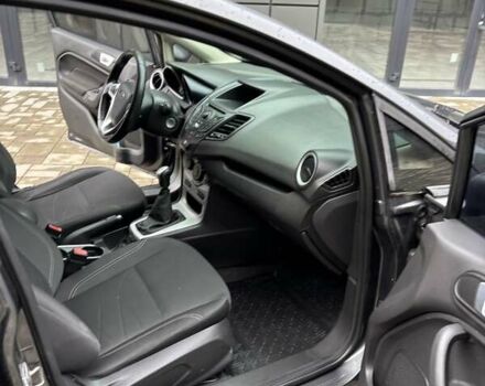 Сірий Форд Фієста, об'ємом двигуна 1 л та пробігом 240 тис. км за 5950 $, фото 2 на Automoto.ua