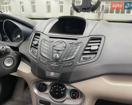 Серый Форд Фиеста, объемом двигателя 1.6 л и пробегом 151 тыс. км за 6700 $, фото 16 на Automoto.ua