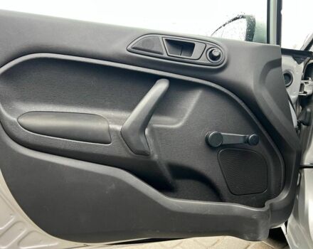 Серый Форд Фиеста, объемом двигателя 1.6 л и пробегом 177 тыс. км за 7340 $, фото 14 на Automoto.ua