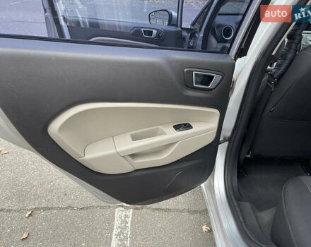 Серый Форд Фиеста, объемом двигателя 1.6 л и пробегом 151 тыс. км за 6700 $, фото 9 на Automoto.ua