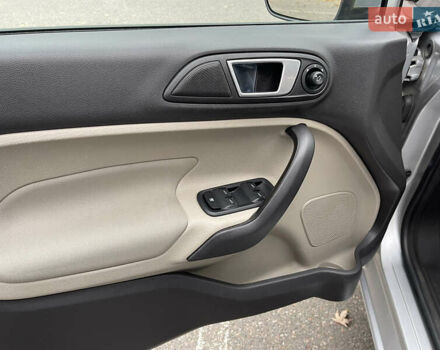 Серый Форд Фиеста, объемом двигателя 1.6 л и пробегом 151 тыс. км за 6700 $, фото 12 на Automoto.ua