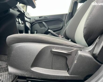 Серый Форд Фиеста, объемом двигателя 1.6 л и пробегом 177 тыс. км за 7340 $, фото 18 на Automoto.ua