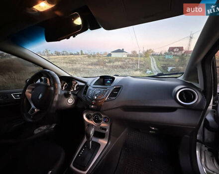 Серый Форд Фиеста, объемом двигателя 1.6 л и пробегом 238 тыс. км за 6000 $, фото 13 на Automoto.ua