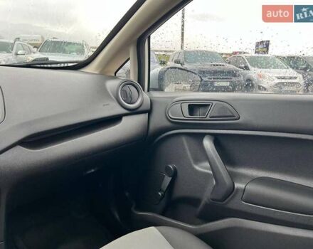 Серый Форд Фиеста, объемом двигателя 1.6 л и пробегом 177 тыс. км за 7340 $, фото 31 на Automoto.ua