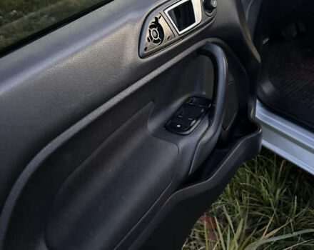 Серый Форд Фиеста, объемом двигателя 1.6 л и пробегом 238 тыс. км за 6000 $, фото 11 на Automoto.ua