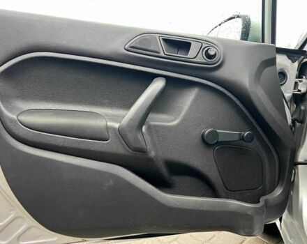 Серый Форд Фиеста, объемом двигателя 1.6 л и пробегом 177 тыс. км за 6840 $, фото 14 на Automoto.ua