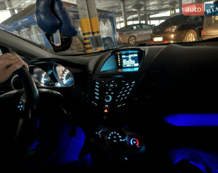 Серый Форд Фиеста, объемом двигателя 1.6 л и пробегом 140 тыс. км за 9500 $, фото 8 на Automoto.ua