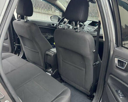 Серый Форд Фиеста, объемом двигателя 1.6 л и пробегом 140 тыс. км за 9500 $, фото 6 на Automoto.ua