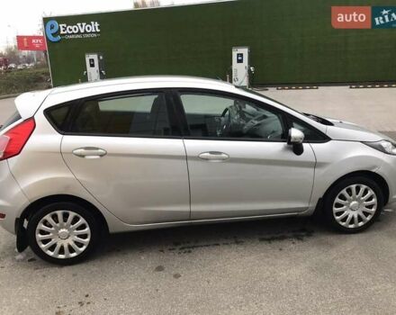 Сірий Форд Фієста, об'ємом двигуна 1 л та пробігом 116 тис. км за 6000 $, фото 5 на Automoto.ua