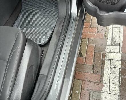 Серый Форд Фиеста, объемом двигателя 1.6 л и пробегом 140 тыс. км за 9500 $, фото 5 на Automoto.ua