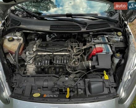 Серый Форд Фиеста, объемом двигателя 1.6 л и пробегом 75 тыс. км за 8500 $, фото 16 на Automoto.ua