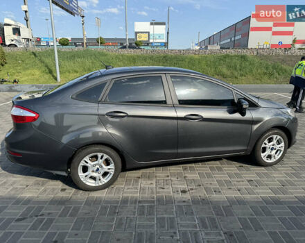 Серый Форд Фиеста, объемом двигателя 1.6 л и пробегом 145 тыс. км за 7400 $, фото 4 на Automoto.ua