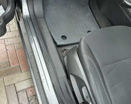 Серый Форд Фиеста, объемом двигателя 1.6 л и пробегом 140 тыс. км за 9500 $, фото 2 на Automoto.ua