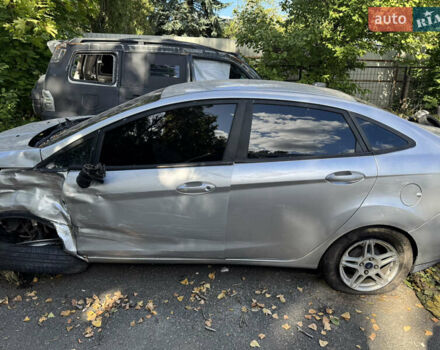 Серый Форд Фиеста, объемом двигателя 1.6 л и пробегом 148 тыс. км за 3600 $, фото 1 на Automoto.ua