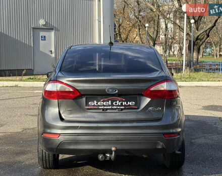 Серый Форд Фиеста, объемом двигателя 1.6 л и пробегом 107 тыс. км за 8199 $, фото 7 на Automoto.ua