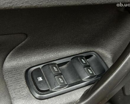 Серый Форд Фиеста, объемом двигателя 1.6 л и пробегом 148 тыс. км за 7940 $, фото 14 на Automoto.ua