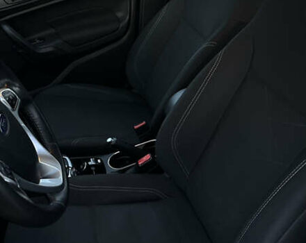 Серый Форд Фиеста, объемом двигателя 1.6 л и пробегом 112 тыс. км за 8600 $, фото 6 на Automoto.ua