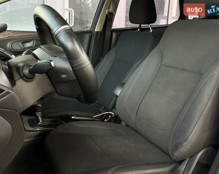 Серый Форд Фиеста, объемом двигателя 1.6 л и пробегом 107 тыс. км за 8199 $, фото 9 на Automoto.ua