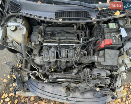 Серый Форд Фиеста, объемом двигателя 1.6 л и пробегом 148 тыс. км за 3600 $, фото 8 на Automoto.ua