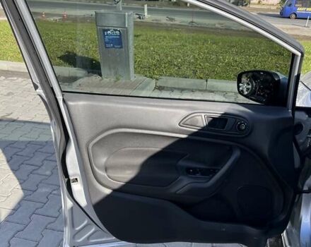 Серый Форд Фиеста, объемом двигателя 1.6 л и пробегом 195 тыс. км за 8000 $, фото 19 на Automoto.ua