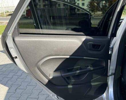 Серый Форд Фиеста, объемом двигателя 1.6 л и пробегом 195 тыс. км за 8000 $, фото 17 на Automoto.ua