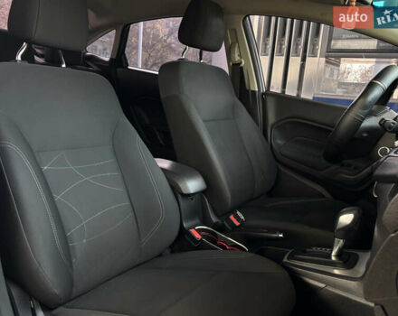 Серый Форд Фиеста, объемом двигателя 1.6 л и пробегом 107 тыс. км за 8199 $, фото 13 на Automoto.ua