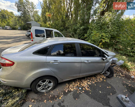 Серый Форд Фиеста, объемом двигателя 1.6 л и пробегом 148 тыс. км за 3600 $, фото 5 на Automoto.ua