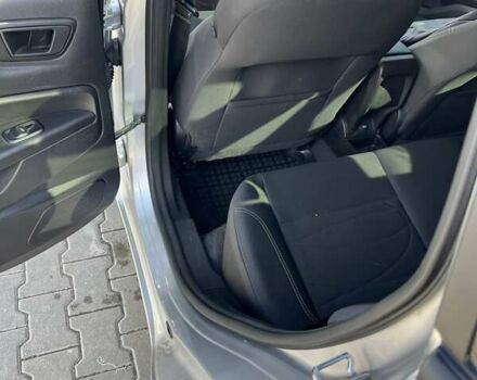 Серый Форд Фиеста, объемом двигателя 1.6 л и пробегом 195 тыс. км за 8000 $, фото 18 на Automoto.ua