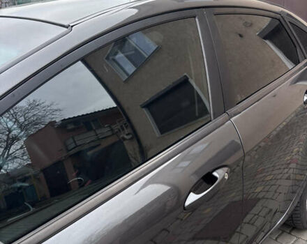 Серый Форд Фиеста, объемом двигателя 1.6 л и пробегом 109 тыс. км за 8000 $, фото 12 на Automoto.ua