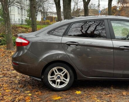 Серый Форд Фиеста, объемом двигателя 1.6 л и пробегом 148 тыс. км за 7940 $, фото 4 на Automoto.ua
