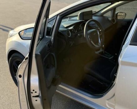 Серый Форд Фиеста, объемом двигателя 1.6 л и пробегом 75 тыс. км за 8800 $, фото 8 на Automoto.ua