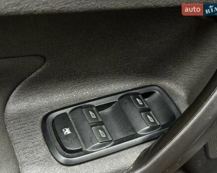 Серый Форд Фиеста, объемом двигателя 1.6 л и пробегом 148 тыс. км за 7940 $, фото 14 на Automoto.ua