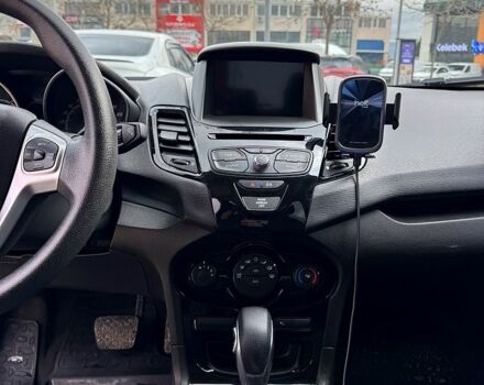 Сірий Форд Фієста, об'ємом двигуна 1.6 л та пробігом 135 тис. км за 9000 $, фото 2 на Automoto.ua