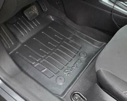 Серый Форд Фиеста, объемом двигателя 1.6 л и пробегом 85 тыс. км за 13500 $, фото 5 на Automoto.ua