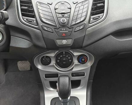 Серый Форд Фиеста, объемом двигателя 1.6 л и пробегом 131 тыс. км за 9300 $, фото 1 на Automoto.ua