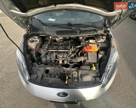 Серый Форд Фиеста, объемом двигателя 1.6 л и пробегом 82 тыс. км за 7600 $, фото 6 на Automoto.ua