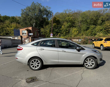 Сірий Форд Фієста, об'ємом двигуна 1.6 л та пробігом 104 тис. км за 12500 $, фото 5 на Automoto.ua