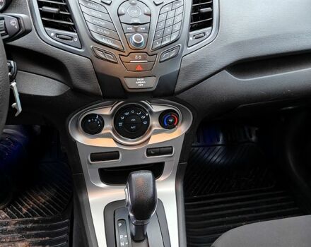 Серый Форд Фиеста, объемом двигателя 1.6 л и пробегом 132 тыс. км за 9500 $, фото 8 на Automoto.ua