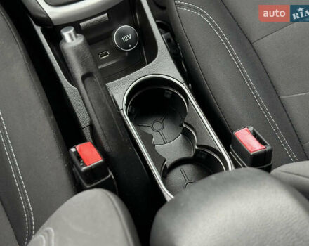 Сірий Форд Фієста, об'ємом двигуна 1.6 л та пробігом 77 тис. км за 10500 $, фото 50 на Automoto.ua