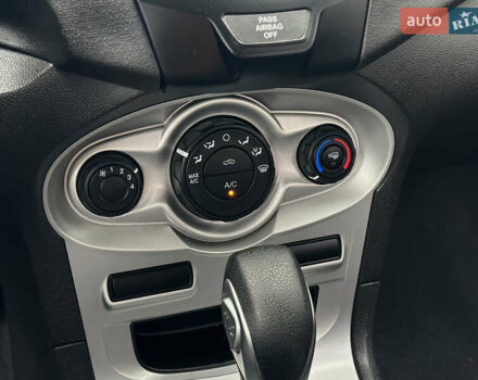Сірий Форд Фієста, об'ємом двигуна 1.6 л та пробігом 77 тис. км за 10500 $, фото 47 на Automoto.ua